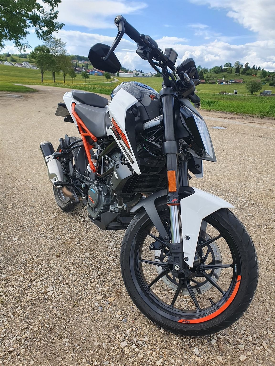 Gebrauchte KTM 125 Duke EZ 2020 16 600 Km 3 200 00 EUR