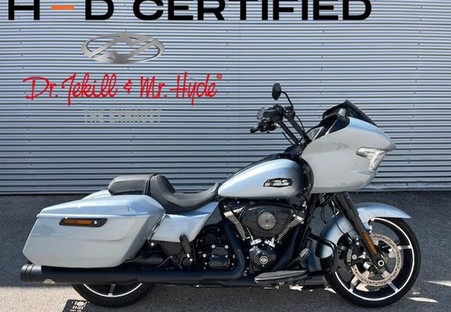 Harley-Davidson Road Glide FLTRX (Atlas Silver Metallic/Black Finish)