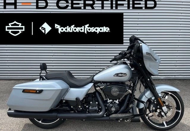 Harley-Davidson Street Glide FLHX (Atlas Silver Metallic/Chrome Finish)