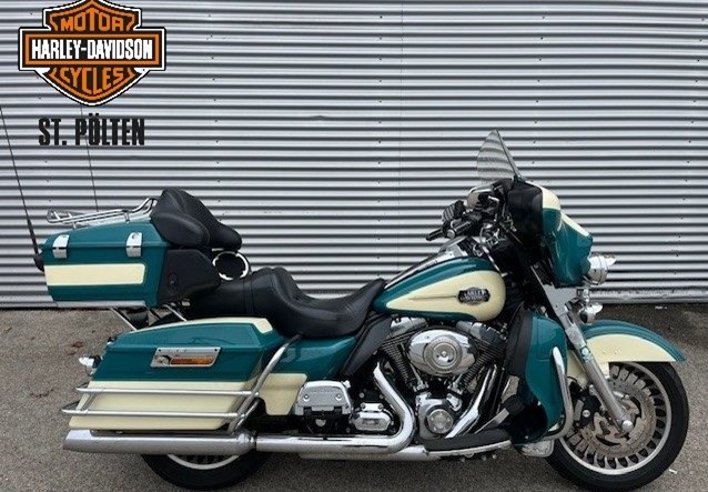 Harley-Davidson Electra Glide Ultra Classic FLHTCU (Deep Tourquoise / Antique White)