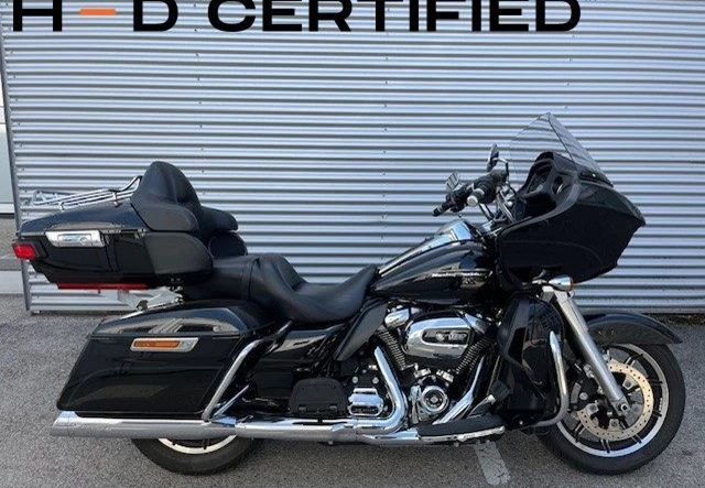 Harley-Davidson Road Glide Ultra (Vivid Black)