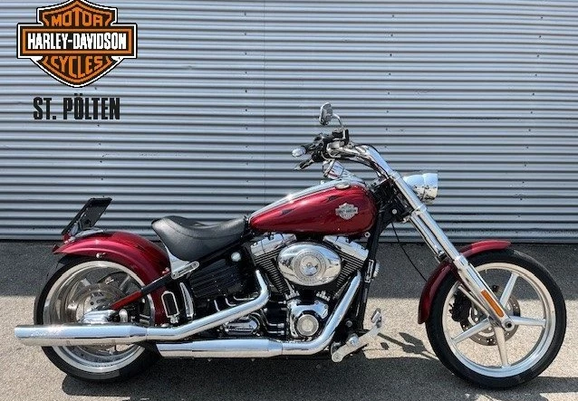 Harley-Davidson Softtail Rocker C FXCWC (Crimson Red Sunglo)