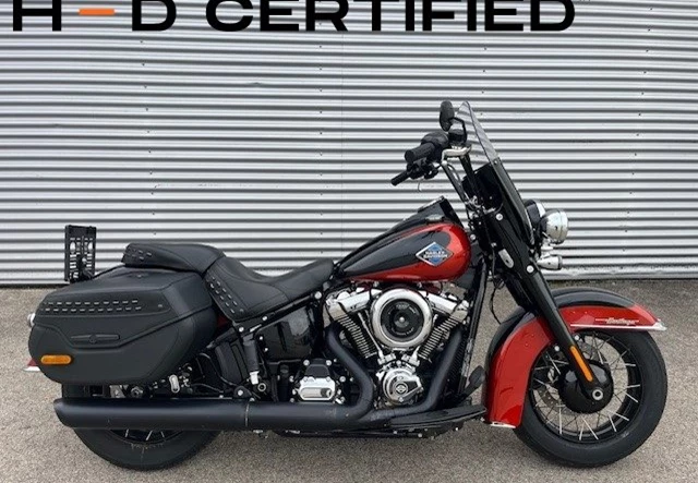 Harley-Davidson Softail Heritage Classic FLHC (Whiskey Fire/Vivid Black)
