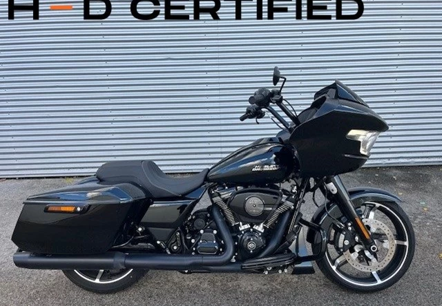 Harley-Davidson Road Glide FLTRX (Vivid Black/Black Finish)