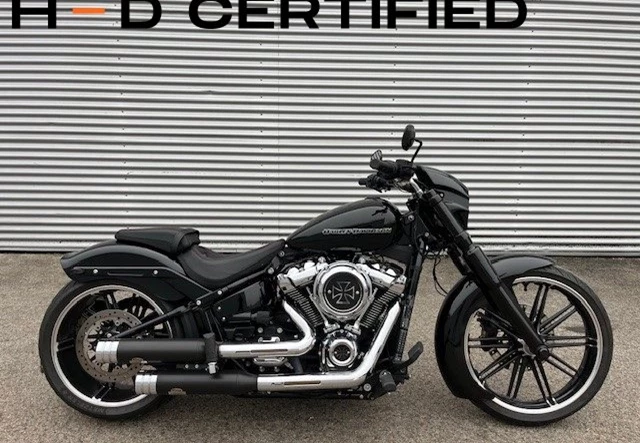 Harley-Davidson Softail Breakout FXBR (Vivid Black)