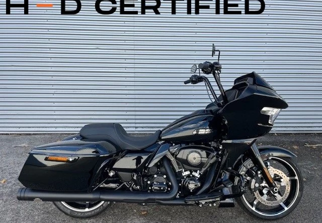 Harley-Davidson Road Glide FLTRX (Vivid Black/Black Finish)