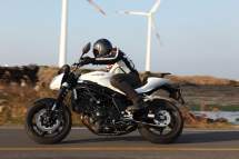 Motorrad Vergleich Hyosung GT 650i Naked 2012 Vs CFMOTO 650MT 2021