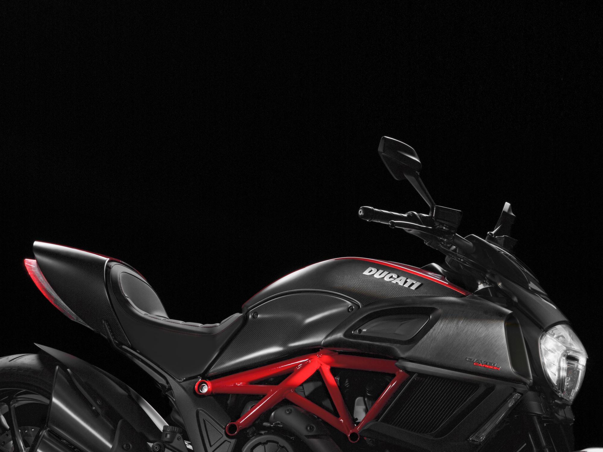 Motorrad Vergleich Ducati Diavel 1200 Dark 2015 Vs Ducati Diavel