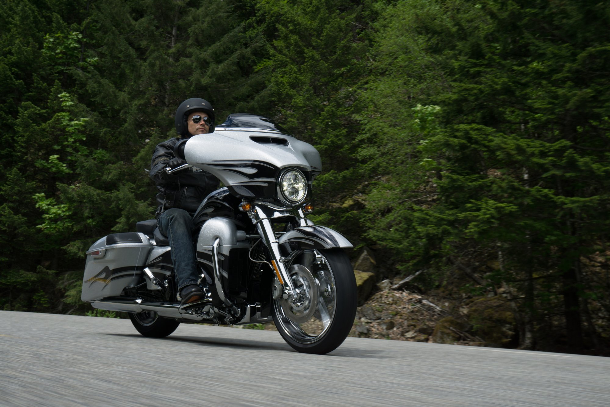 Motorrad Vergleich Harley Davidson Cvo Street Glide Flhxse Vs