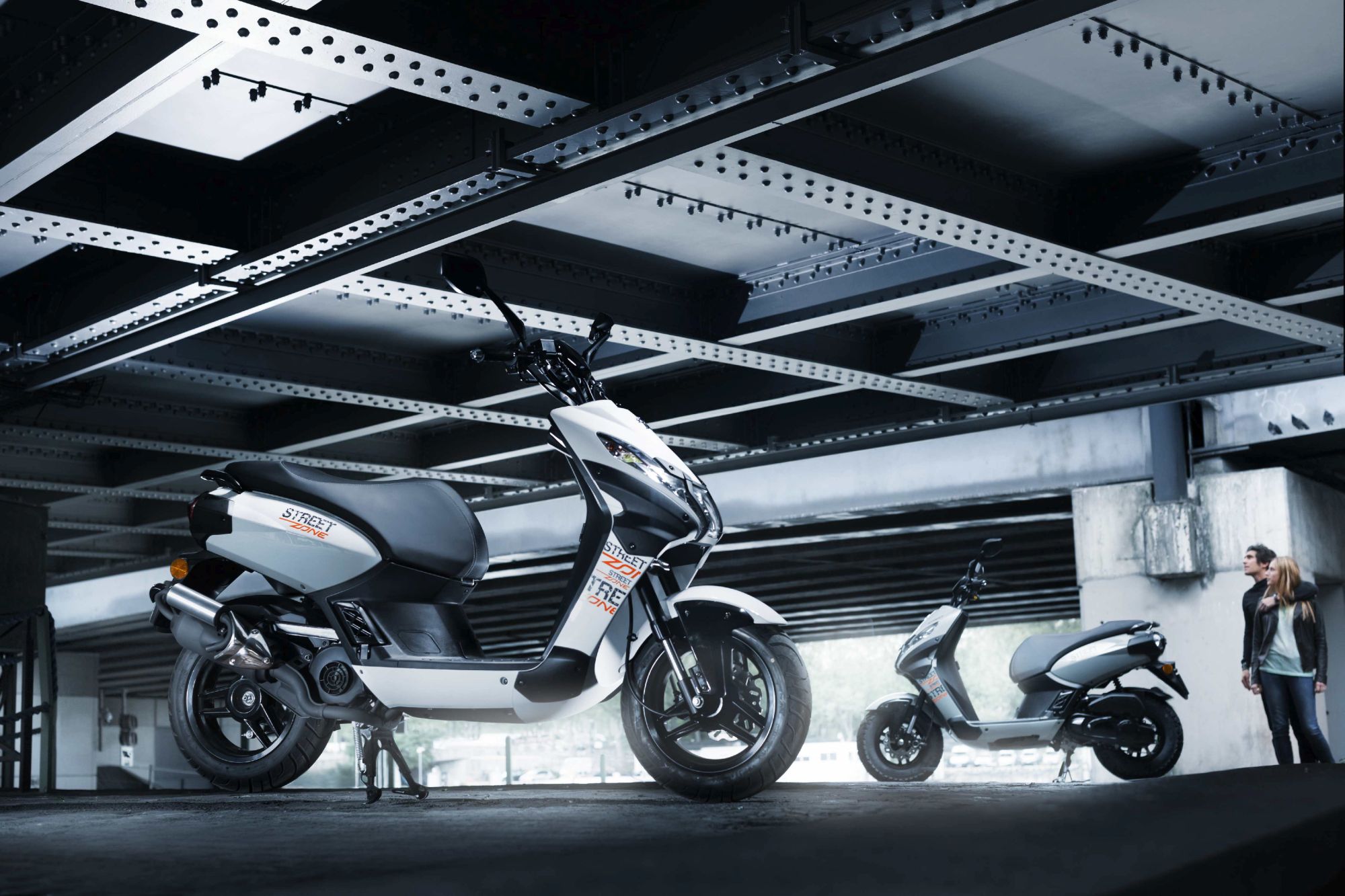 Motorrad Vergleich Peugeot Streetzone 10 Naked 2016 Vs Yamaha Aerox