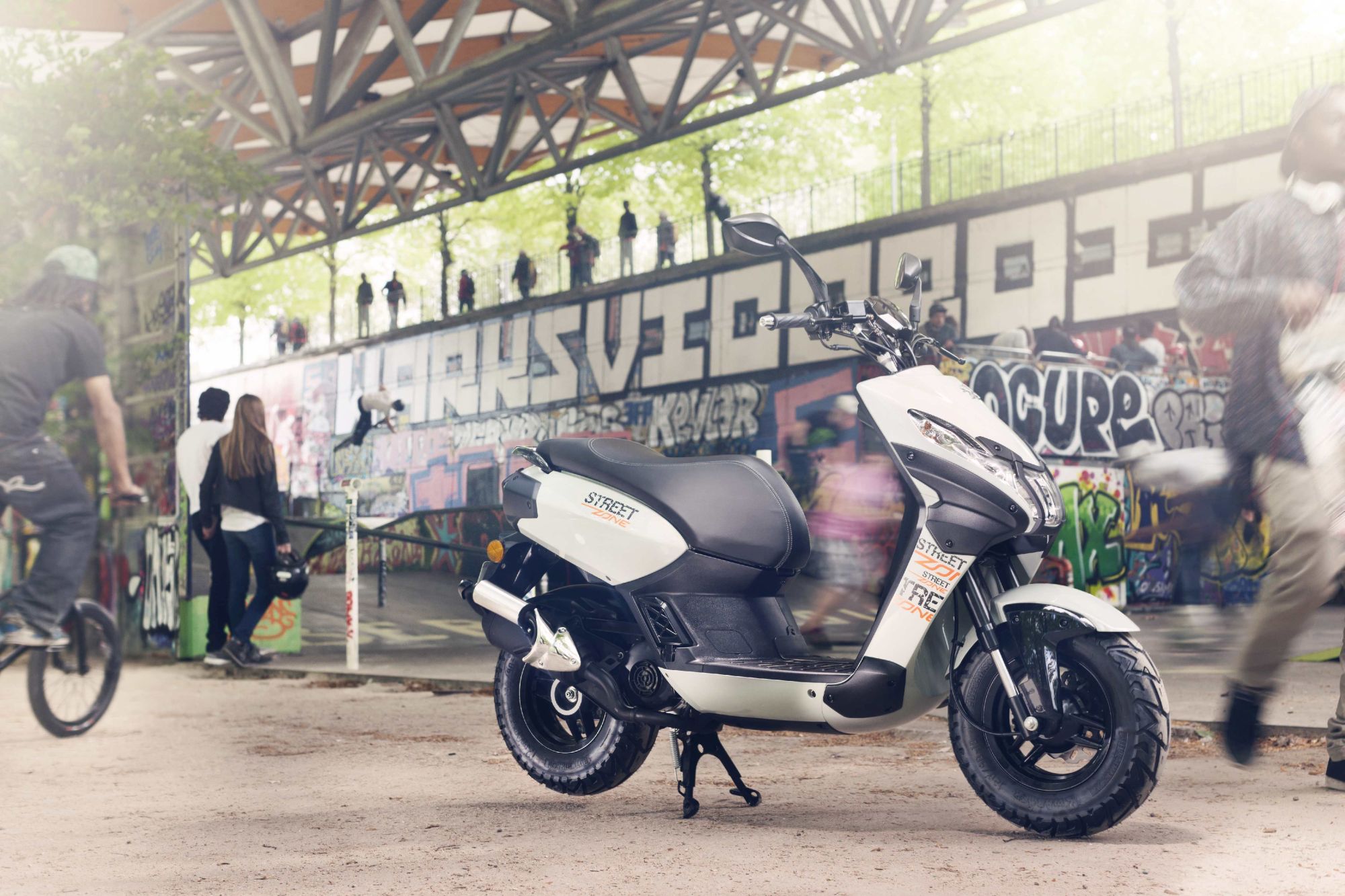 Motorrad Vergleich Piaggio TPH 50 2020 Vs Peugeot Streetzone 10 Naked 2016