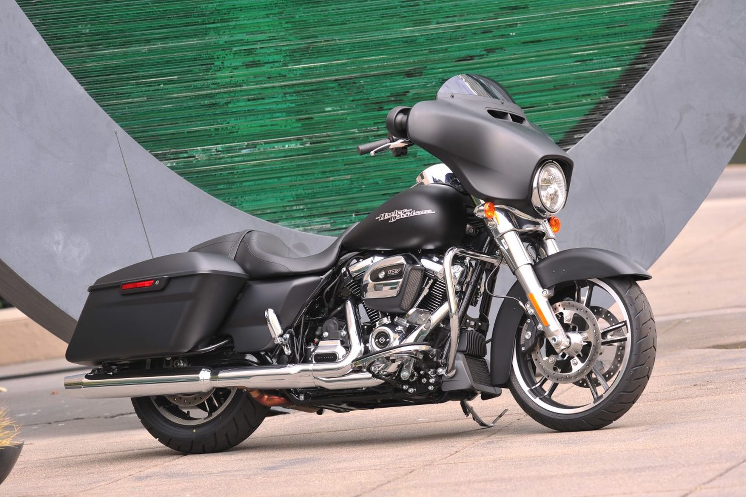 Motorrad Vergleich Harley Davidson Touring Street Glide Special FLHXS