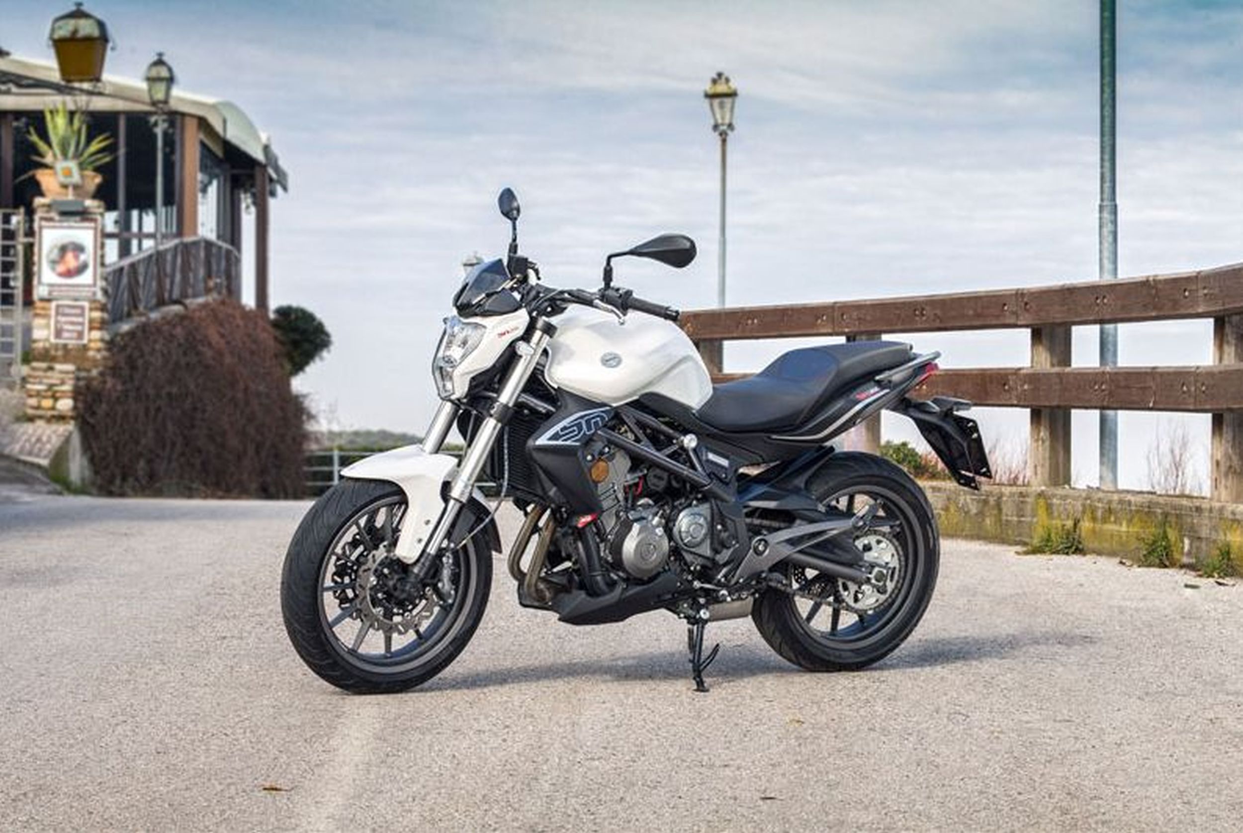 Motorrad Vergleich Benelli Bn Vs Keeway Rkf