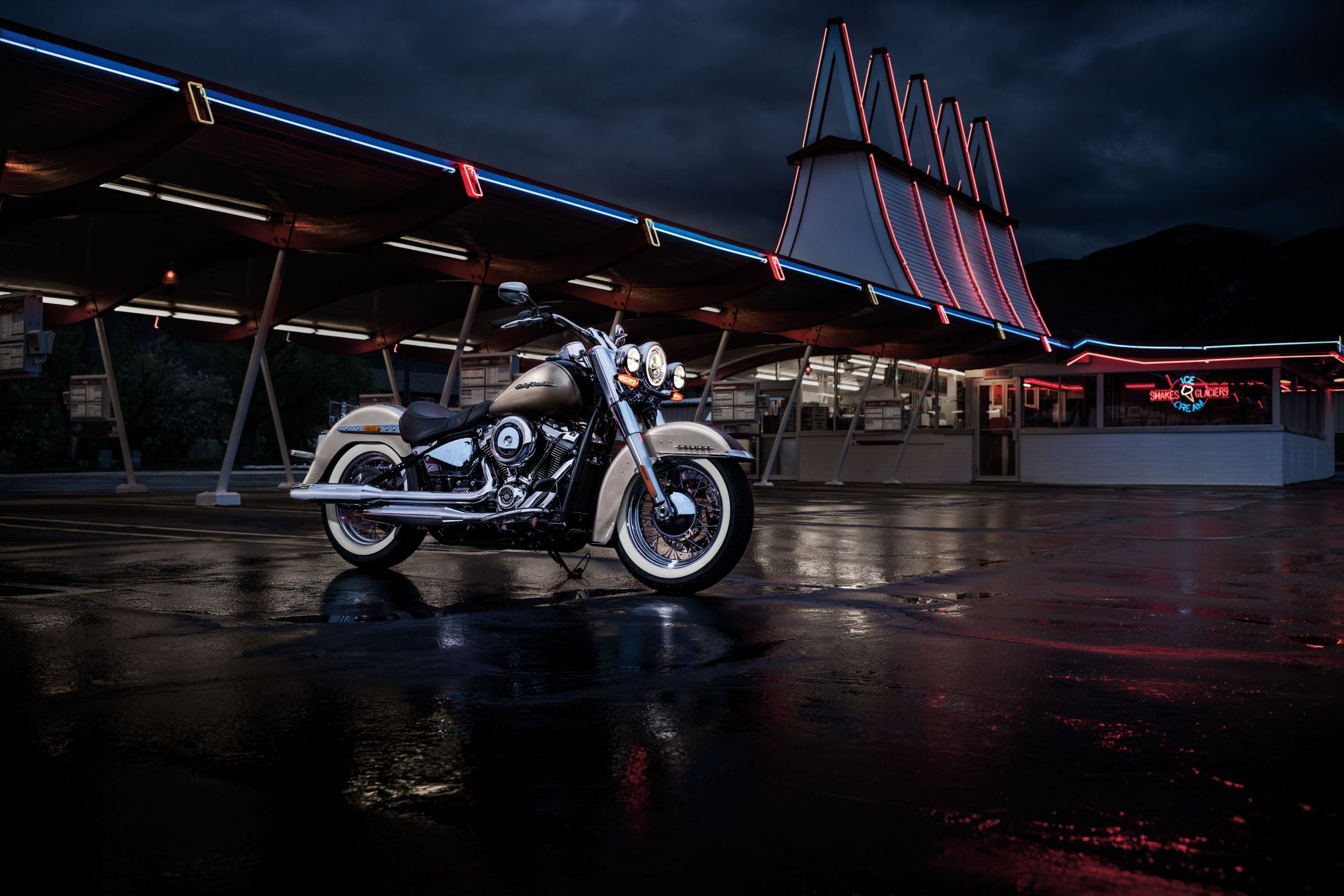 Motorrad Vergleich Harley Davidson Softail Deluxe Flde Vs Harley