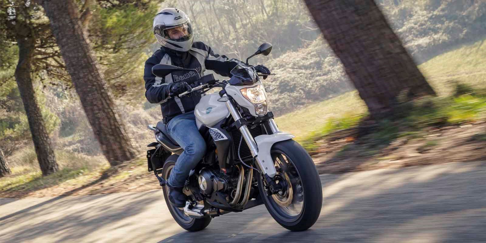 Motorrad Vergleich Zontes T Vs Benelli Bn