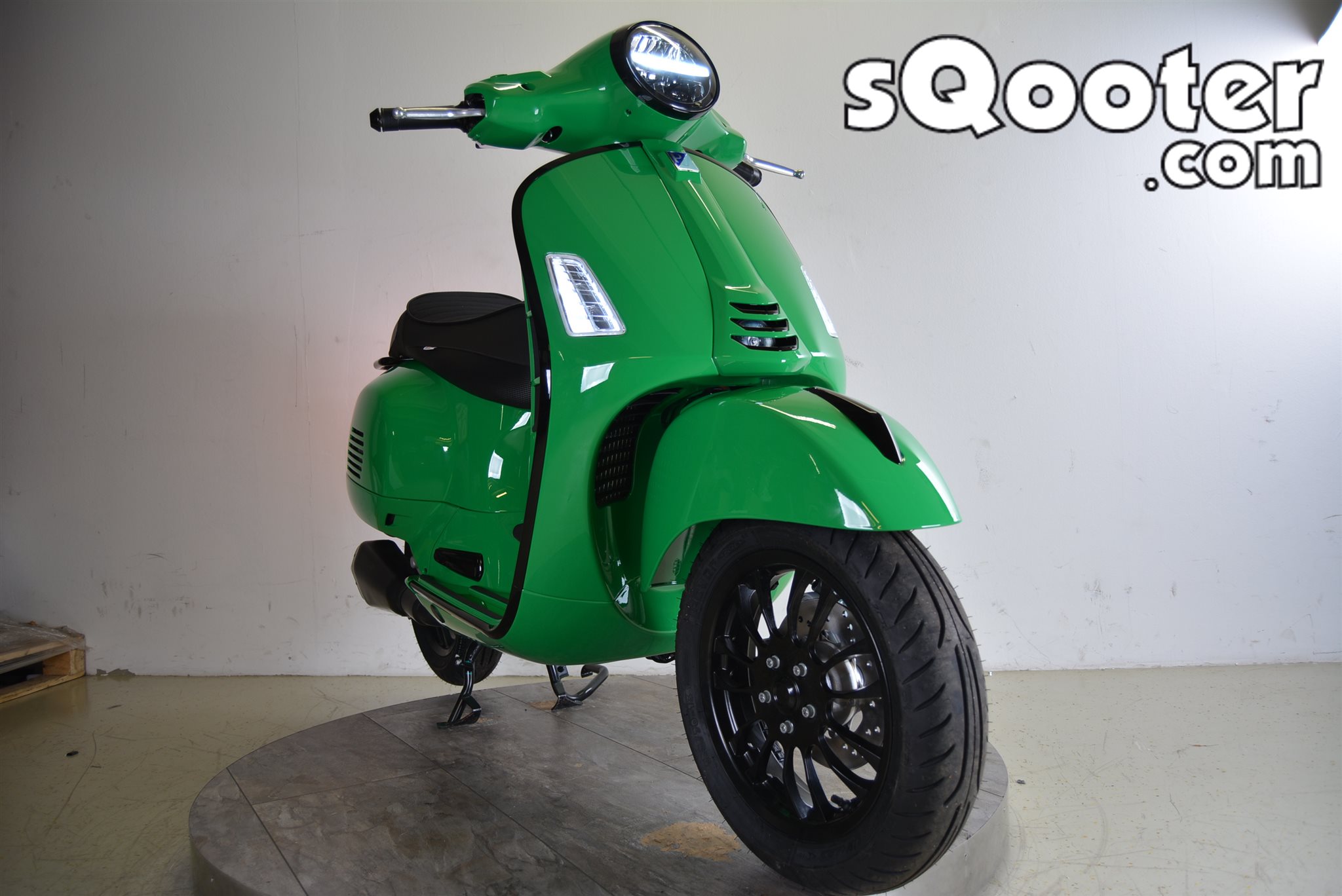 Umgebautes Motorrad Vespa Gts I E Super Sport Von Sqooter