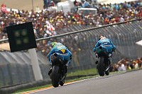 Strahlen bei Suzuki: Zwei fröhliche Piloten