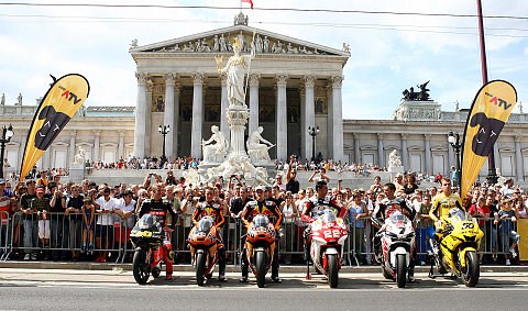 10.000 Fans in Wien: Gut besuchte Demo