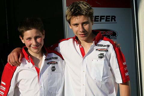 Die offizielle Bestätigung: Lässer 2008 neben Bradl bei Kiefer