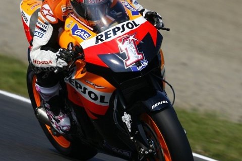 Hayden gratuliert Stoner: Pedrosa verletzt sich den Fuß