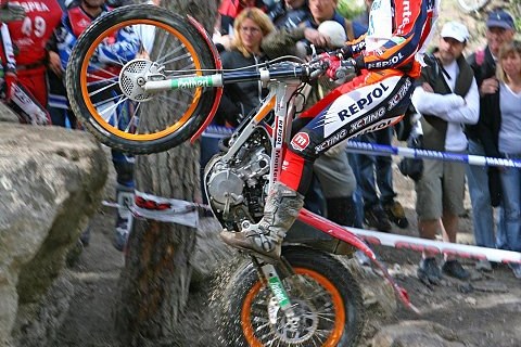 Eine Frau darf ran: Laia Sanz auf der RC212V