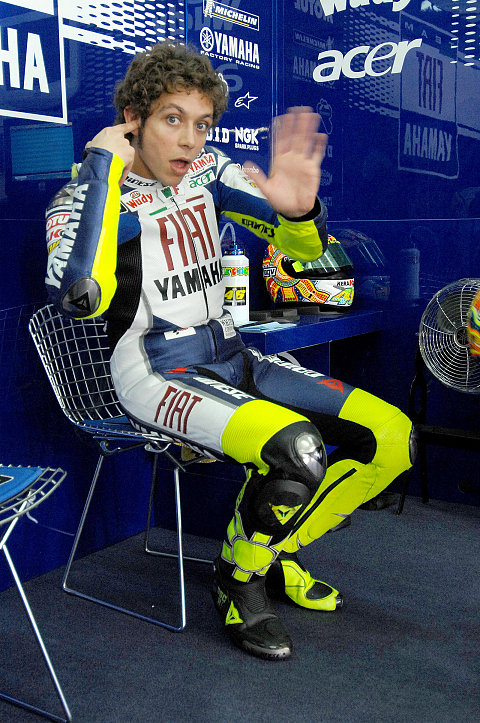 Rossi siegt auf vier Rädern Seine Reifenentscheidung verwundert nach