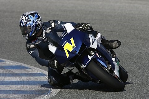 Gresini Hondas Tag: Kurveneinfahrten und Vibrationen