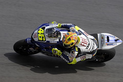 Sepang, Tag 1: Rossi vor vier anderen