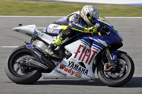 Die Yamahas am Samstag: Rossis Tortenhelm und ein guter Tag