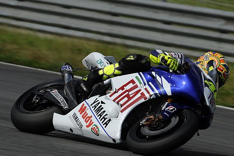 Yamaha am Montag: Rossis Spaß, Lorenzos Pace und Toselands Sturz