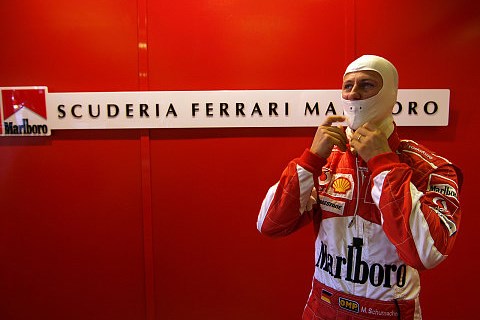 Schumacher wieder auf zwei Rädern: Nur hinter Bauer und Meklau