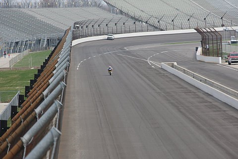 Hayden beim Indy 500: Ovalrunden auf der RC212V