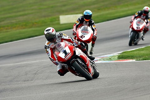 IDM Superbike in der Lausitz: Bauer startet mit zwei Siegen