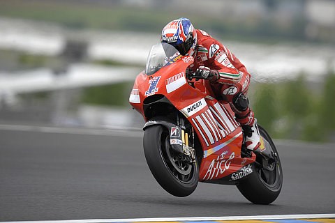 Ducati ermutigt und verwirrt: Starker Stoner und eigenartige Reifen