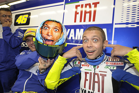 Rossi Wieder Mit Mugello Spezialhelm Ein Aufgeregtes Gesicht