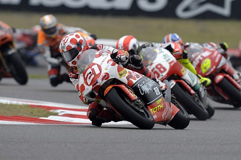 Simoncelli holt den ersten Sieg: Barbera erlebte ein Drama