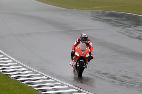Stoner auch im Warm-up vorne: Souverän, nicht dominant