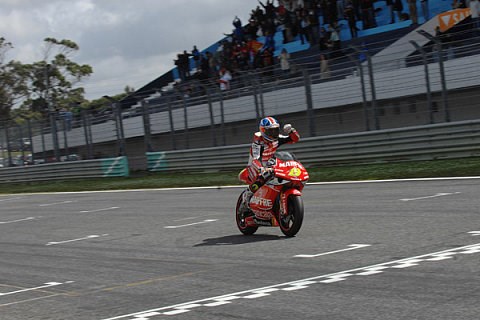 Bautista erkämpft sich Assen-Sieg: Lüthi starker Zweiter