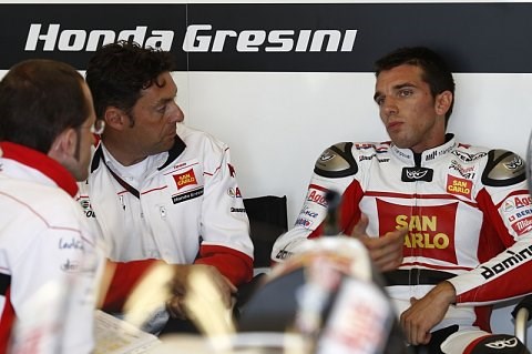 Stürze und Verletzung bei Gresini Honda: De Angelis mit gebrochenem linken Daumen