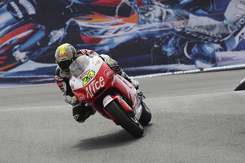 Elias und Guintoli fehlte die letzte Runde: Ein Ausrutscher und ein technisches Problem