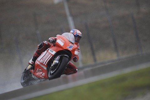 Tag 2, Stoner bleibt vorne: Überlegene Bestzeit