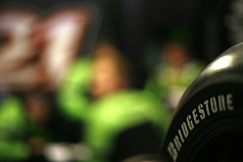 Der Einheitsreifen scheint Gewissheit: Bridgestone in Pole Position