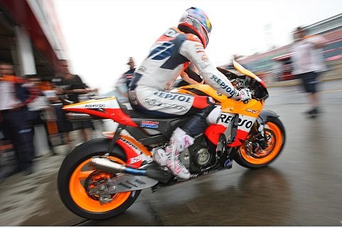 Hayden zeigt im Regen auf: Einsamer Amerikaner