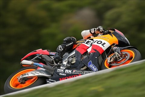 Hayden auch im Trockenen schnell: In letzter Sekunde an die Spitze