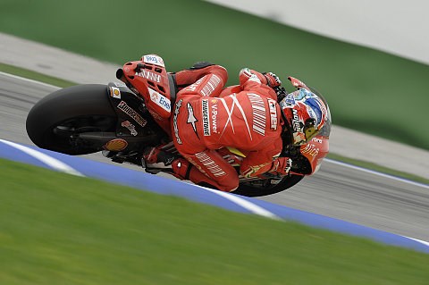 Stoner holt klaren Sieg in Valencia: Ein kleines Schnarch-Fest