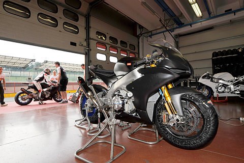 Nakano mit gutem ersten Aprilia-Test: Die richtige Richtung gefunden