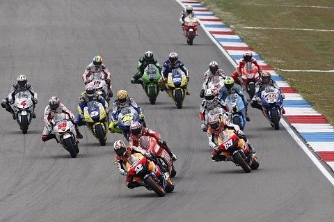 Regeländerungen in der MotoGP: Das Alter, die Reifen und Helmpflicht