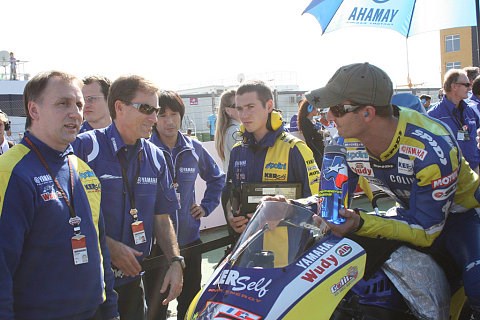 Tech 3 Yamaha wird Monster Yamaha Tech 3: Unterstützung durch den Energy Drink