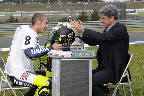 AGV bringt Rossi-WM-Helm: Weltmeister-Replik