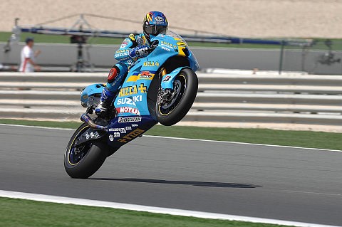 Suzuki greift zu dritt an